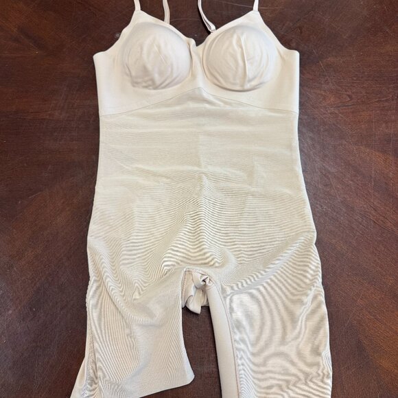 HoneyLove Low Back Bodysuits NEW size L in Sand and Runway Black 2 pack - Picture 14 of 16